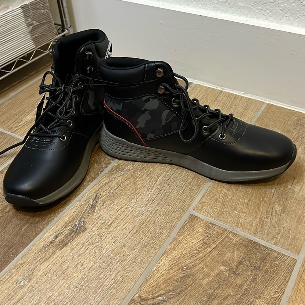 Men’s black and camo booties, size 11, rubber sole for comfort!